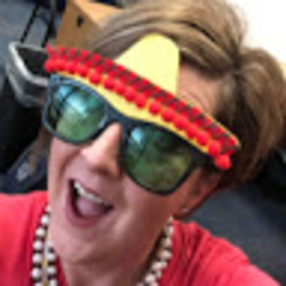 Meet your Posher, Jennifer - Picture 1 of 1